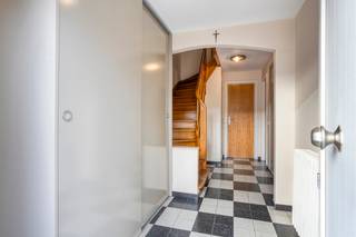 immo DAVID stelt voor: gerenoveerde bel-étage woning met garageOntdek deze lichtrijke bel-étage woning met een bewoonbare oppervlakte van 147 m²,...