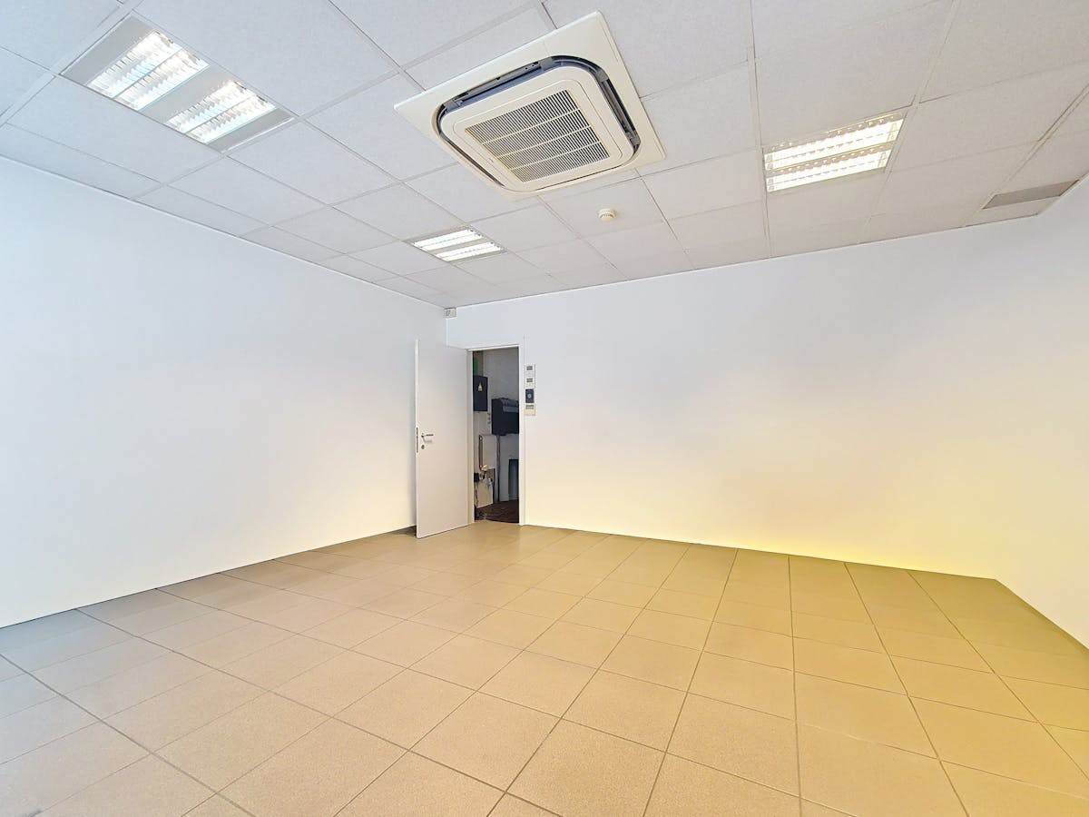 Bureau prêt à emménager (94 m²) avec parking à louer à Gand - photo 5