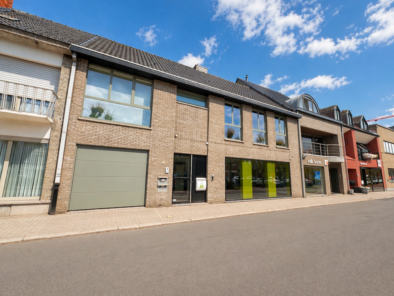 Instapklaar en verrassend ruim appartement op toplocatie in het centrum van Ertvelde! - foto 4
