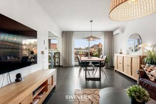 Voor meer info en foto’s, surf naar www.swevers.be – Dit instapklare appartement van 78 m² ligt op de eerste verdieping van een kleinschalig...