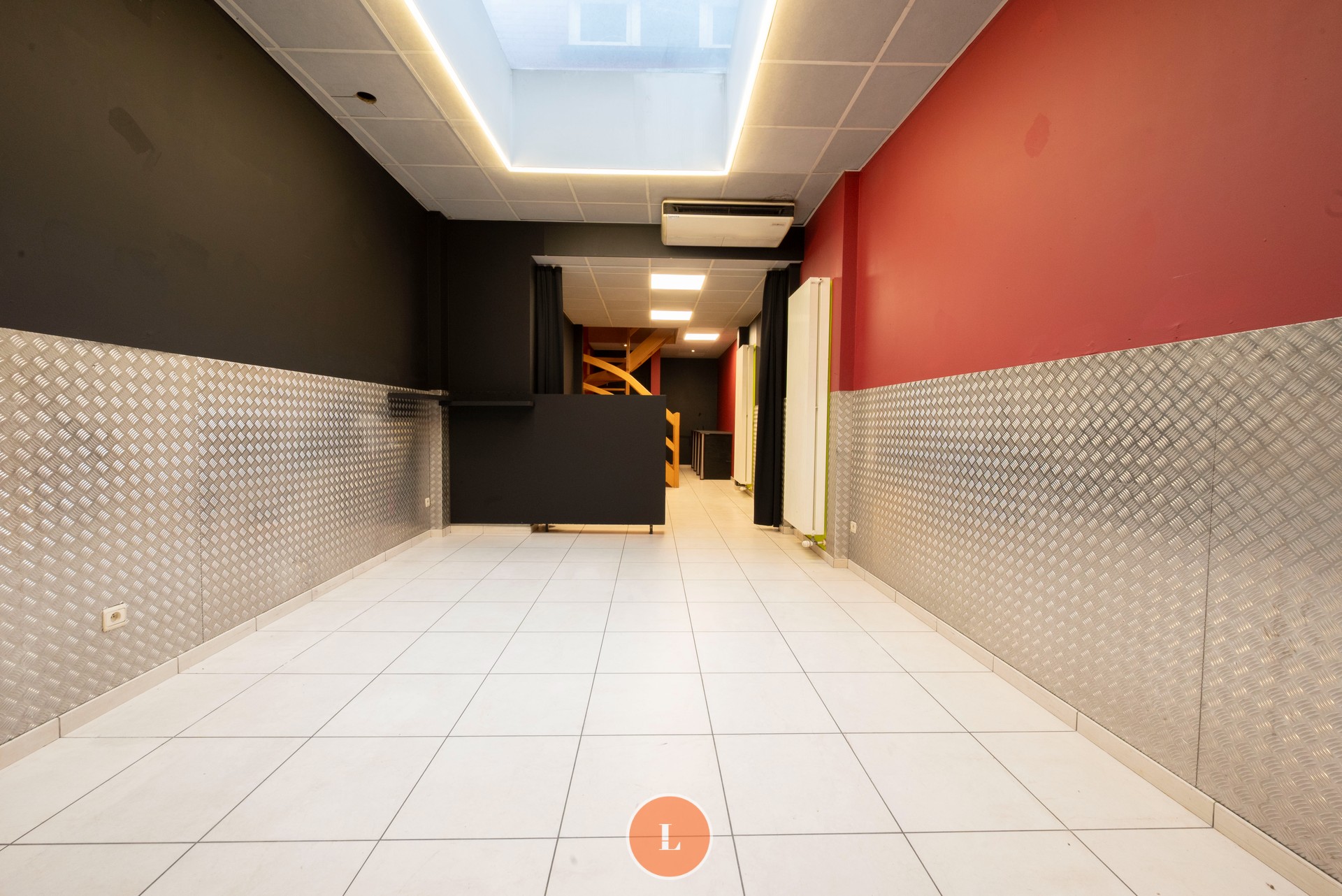 Centraal gelegen handelspand voor gemengd gebruik - photo 2