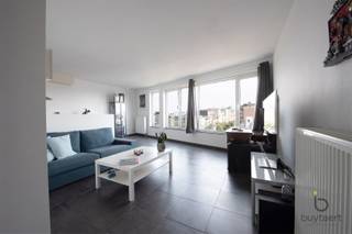 Lichtrijk hoekappartement met prachtig vergezicht over de stad + ParkingDe ligging is ongeëvenaard, met vlotte toegang tot openbaar vervoer, winkels,...