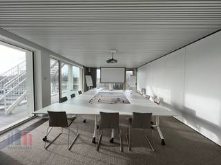 Exceptionally located office of 928 m² for rent, barely 500 m from the R4 with a beautiful view of the Ghent Water Sports Course. Also easy to reach by public transport: there are several bus stops nearby. <br /><br />The beautifully finished office is located on the first floor and forms part of an extremely high-quality and sustainable office project with meeting rooms, reception area, restaurant, terrace, ... The large windows allow for plenty of natural light. Ample parking possibilities in the vicinity. Available immediately!<br /><br />Contact PANORAMA B2B for further information, plans or a no-obligation site visit on 09 225 09 02.