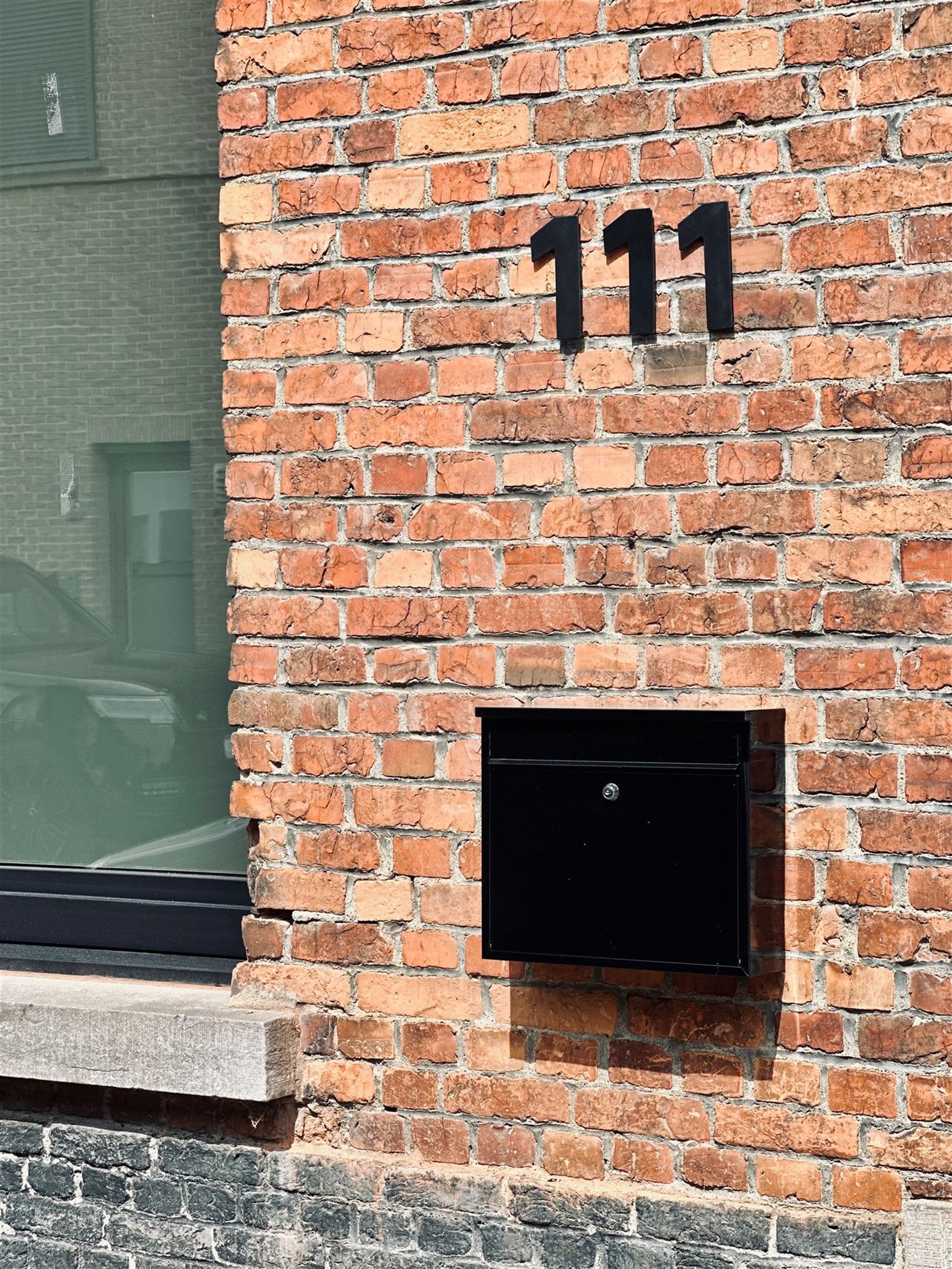 Volledig gerenoveerde woning met tuin - foto 2