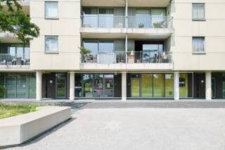 Dit instapklaar en uitzonderlijk ruim handelspand van 200 m² is ideaal gelegen in het hart van Aalter, op een toplocatie aan het Hof van Praet...