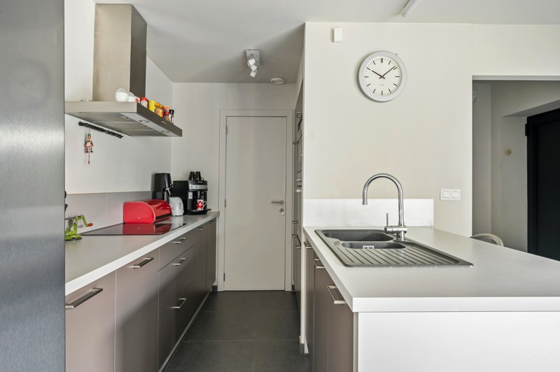 Ruim gelijkvloers appartement (Loft) met 2 slaapkamers en privé-stadstuin in het centrum (aankoop garage én standplaats mogelijk) - foto 3