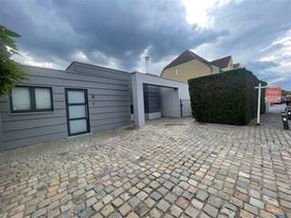 Nieuw bij Animo Vastgoed! Voor eigen bewoning of als investering ( verhuurd aan 930/maand)Te koop: Luxueus gelijkvloerse bungalow met gezellige...