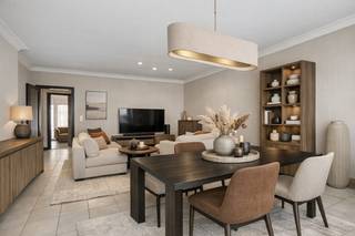 Lichtrijk appartement op de eerste verdieping van een verzorgde residentie.De ligging is een absolute troef: op wandelafstand vindt u de Bredabaan,...