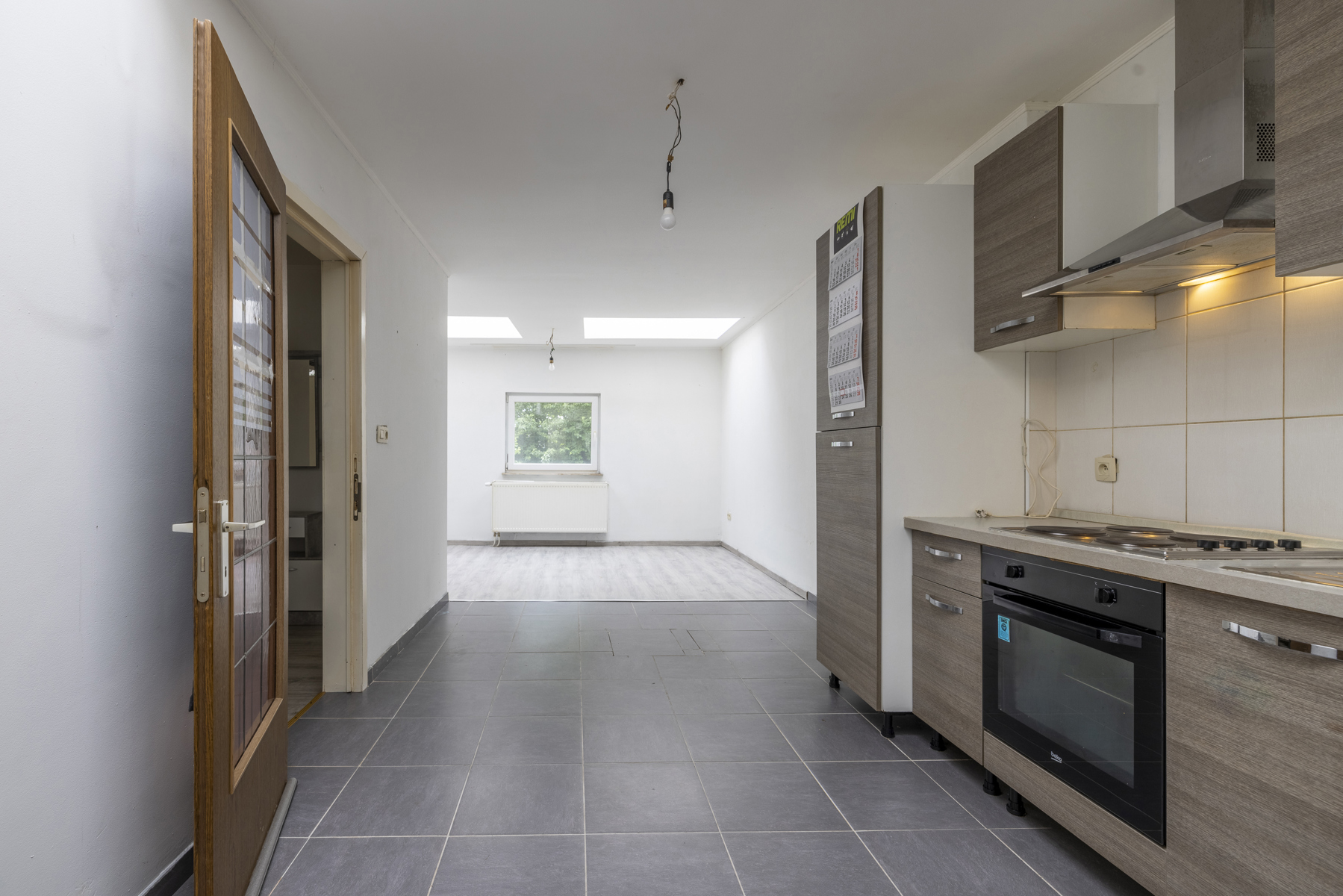 Ruime woning met 5 slpk, 2 badkamers en veel potentieel - foto 4