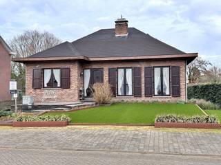 Op zoek naar een instapklare woning in Merksplas? Bekijk dan zeker deze vrijstaande woning in Den Drank. De open leefruimte en de ideale indeling...