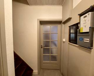 Deze recent gerenoveerde en instapklare halfopen woning bevindt zich in het rustige Wontergem, nabij Deinze. De woning combineert gezellig wonen...