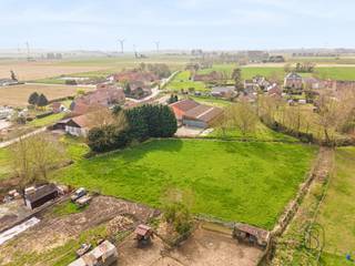 Zeer rustig gelegen bouwgrond in het landelijke Pottes, verscholen langs charmante kleine straatjes waar rust en natuur centraal staan...