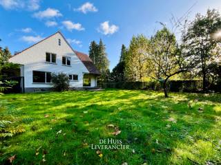 ENKEL KORTE TERMIJN HUUR (1 jaar) / ONLY SHORT TERM RENT (1 year)In het verlengde van het centrum van Kontich komen we aan een zijstraat van de...