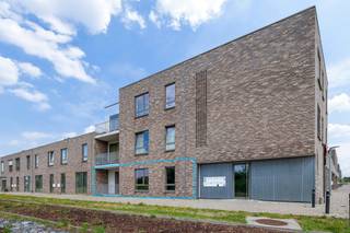 Dit knap, recent appartement is gelegen in een rustige woonomgeving, op wandelafstand van winkels, scholen en andere voorzieningen.Het appartement...