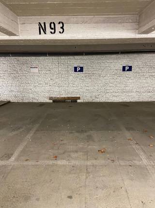 immo DAVID stelt voor: overdekte staanplaats op de Livornostraat in Sint GillisWie op zoek is naar een staanplaats in het centrum van het bruisende...