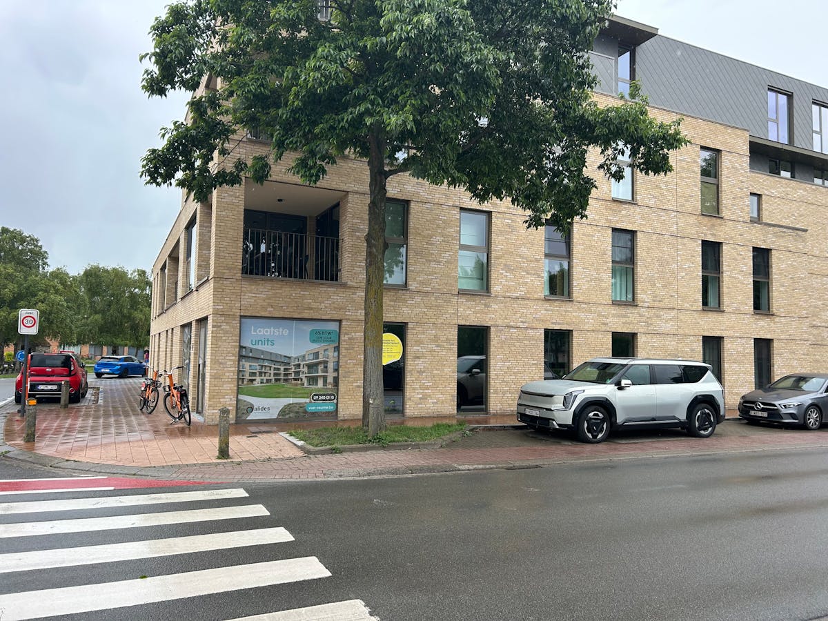 Strategisch gelegen casco handelspand / praktijkruimte (181 m²) te koop - foto 4
