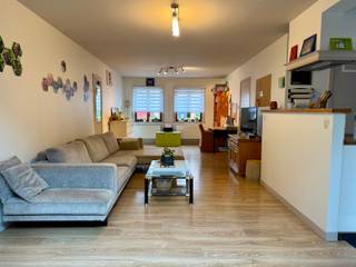 <span>Ruime goed gelegen familie woning met garage en tuin.<br />Volledig gerenoveerd, instapklaar<br /><br />✅ 4 slaapkamers<br />✅ 2 badkamers<br />✅ Open ingerichte keuken<br />✅ Veranda met schuifraam naar de tuin<br />✅ Dressing<br />✅ Tuin<br />✅ Garage<br /><br />✅ EPC label C<br />✅ Geen asbest<br />✅ Goedgekeurd elektrischt installaties.<br /><br />Top aanbieding voor de snelle beslisser.<br /><br /></span>