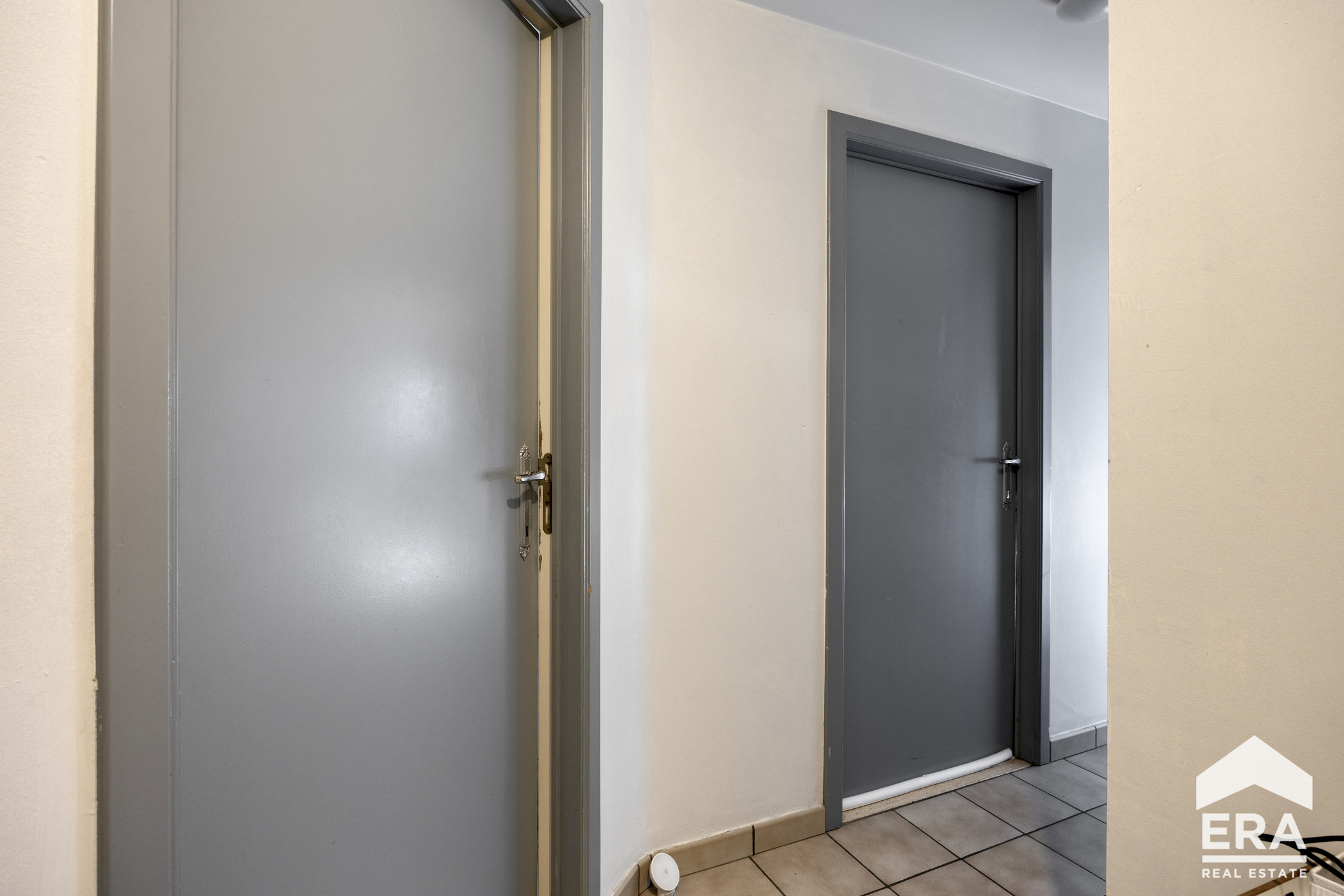 Gelijkvloers appartement met tuintje en garage te koop - foto 3