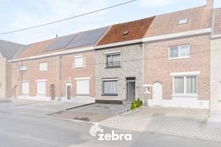 Deze op te renoveren woning, gelegen op een perceel van 243 m², geniet van een uitstekende en vlot bereikbare locatie in Roeselare. In de...