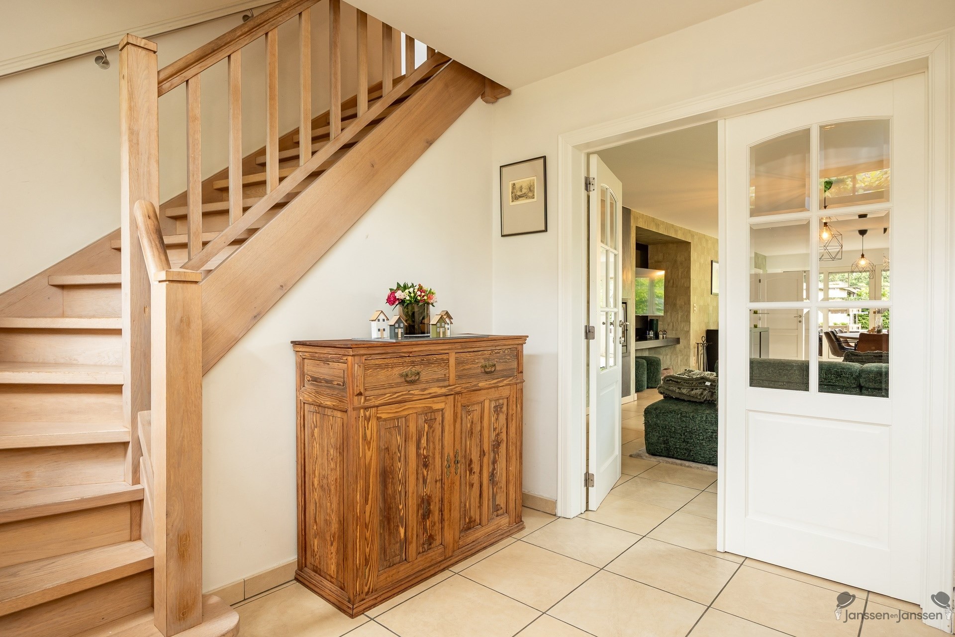 family house - photo 2