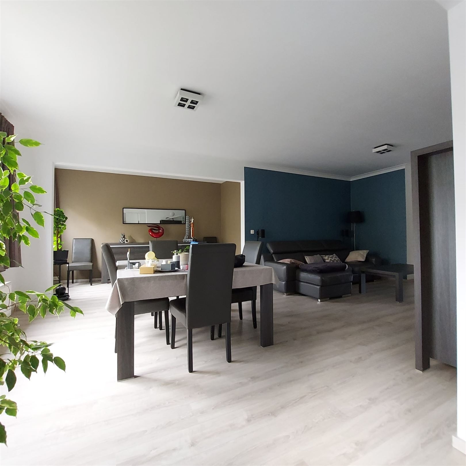 Ruim appartement met 2 slaapkamers en inpandige autostaanplaats - foto 5