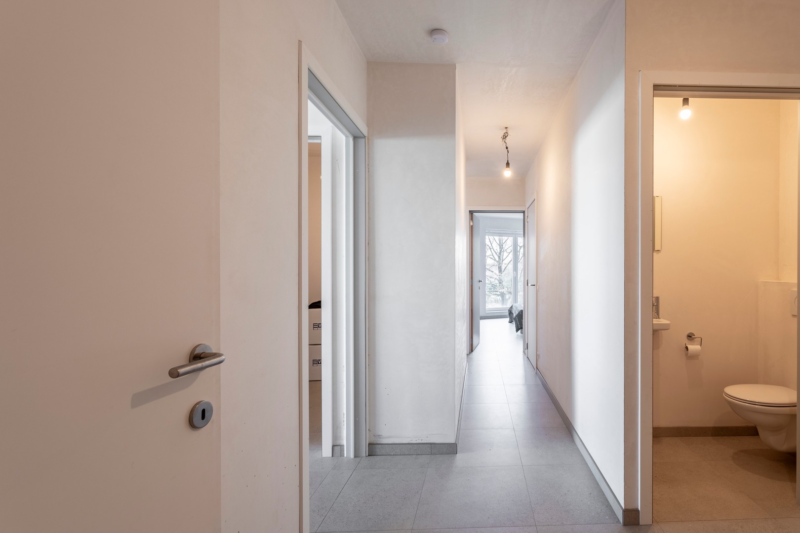 Te koop: Ruim appartement met 2 slaapkamers in Roeselare. - foto 2