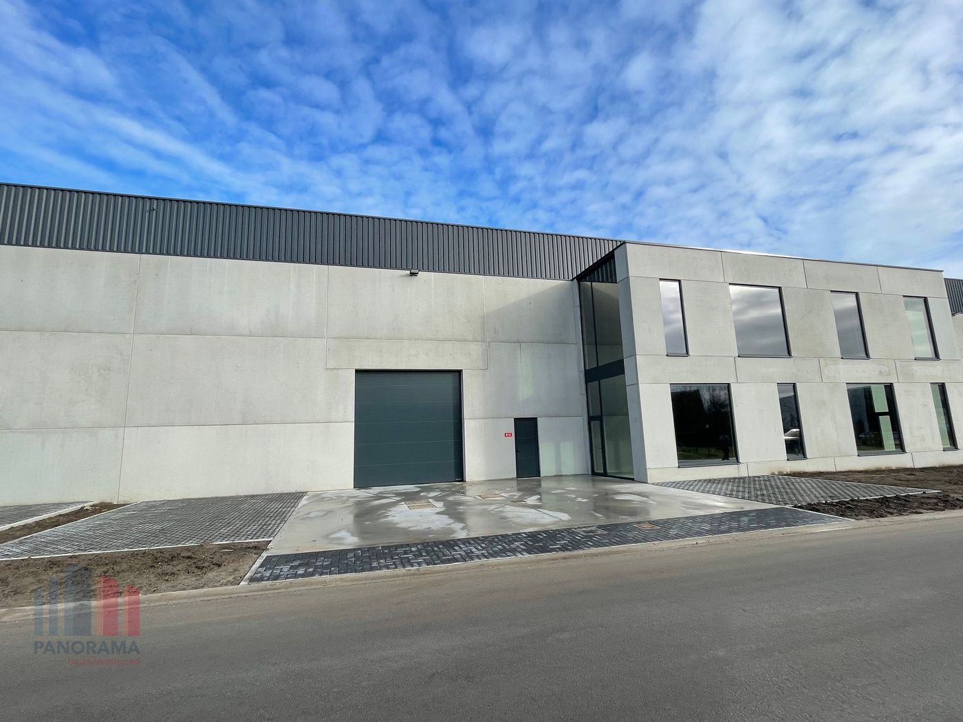 MAGAZIJN VAN 917 m² MET KANTOOR TE KOOP IN OOSTKAMP - foto 3