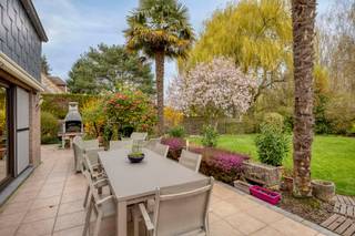 <p>This charming villa in Dilbeek is a spacious family home located in a quiet and sought-after residential area that combines comfort and quality of life. Upon entering the property, you are welcomed by a generous entrance hall that leads to a bright and airy living room as well as a fully equipped kitchen. </p><p></p><p>The living area benefits from abundant natural light and forms the heart of the home. From the living room, you have direct access to the beautifully landscaped and well-maintained garden, as well as to the fully enclosed veranda, offering a pleasant indoor-outdoor flow and additional living space throughout the year. </p><p></p><p>The ground floor also includes a practical laundry room and a separate toilet, adding everyday convenience. On the first floor, the property offers four full-sized bedrooms, each equipped with built-in wardrobes providing ample storage space. You will also find a bathroom, a separate shower room and a second toilet, ensuring optimal comfort for a family. </p><p></p><p>In addition, the house features two very spacious cellars offering multiple storage or hobby possibilities, as well as a garage providing extra convenience. Outside, the garden offers a peaceful and private setting ideal for relaxation. </p><p></p><p>The property has an EPC rating of 318 kWh/m², label D, and the electrical installation is not compliant, which is an important consideration. This villa represents a great opportunity for those seeking a spacious home with potential in a quiet and pleasant area of Dilbeek.</p>