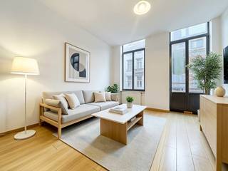 Lichtrijk appartement met 2 slaapkamers en grote tuin – Europese Wijk, Elsene<br /><br />📍 Troonstraat 175 – 1050 Elsene<br /><br />Gelegen in de Troonstraat, op slechts 5 minuten wandelen van de Europese Wijk, bevindt dit lichtrijke appartement van ±80 m² zich op de 1e verdieping van een goed onderhouden gebouw, in een levendige en aangename straat, vlak bij winkels, openbaar vervoer, scholen en supermarkten.<br /><br />Het appartement bestaat uit een inkomhal, een lichtrijke leefruimte van ongeveer 20 m², ideaal voor dagelijks comfort.<br />De ingerichte keuken geeft rechtstreekse toegang tot een uitzonderlijke privatieve tuin van ±100 m², een zeldzaamheid voor een appartement op de eerste verdieping.<br /><br />De nachthal leidt naar twee ruime slaapkamers (±16 m² en ±12 m²) en een badkamer met ligbad, lavabo en toilet.<br /><br />🔹 Troeven<br /><br />Topligging – Europese Wijk<br /><br />Zeer grote privatieve tuin (±100 m²)<br /><br />Veel natuurlijk licht<br /><br />Praktische indeling<br /><br />Goed onderhouden gebouw<br /><br />Ideaal als eigen woning of investering<br /><br />📌 EPC : E<br />🔥 Gasverwarming<br /><br />💰 Prijs : 350.000 €<br /><br />📞 Inlichtingen en bezoeken op afspraak<br />+32 472 34 44 08<br />bruxelles.europe@weinvest.be<br /><br />🌐 Bekijk al onze beschikbare panden op www.weinvest.be