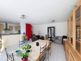 We Invest Namur vous propose cet appartement 2 chambres avec bureau et une terrasse, idéalement situé au sein de la résidence La Sucrerie à...
