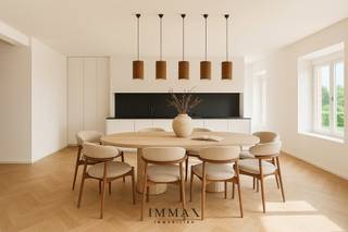 In de prestigieuze Residentie 'Della Faille' vind je op de tweede verdieping dit prachtig gerenoveerde appartement met **twee...