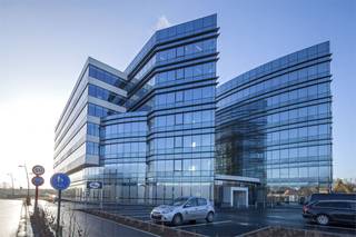 SkylinE40, dat is nieuwbouw kantoorruimte met een hoog werkcomfort dat voldoet aan alle hedendaagse noden, ideaal gelegen tussen Brussel en...