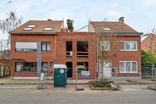 Ideaal gelegen energiezuinige eengezinswoning met drie slaapkamers, bureau en compacte onderhoudsvriendelijke tuin, dichtbij het centrum van...