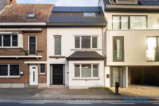 Ben je op zoek naar een woning waar je zó kan intrekken? Dan is deze prachtig gerenoveerde én energiezuinige woonst precies wat je zoekt. Alles is...