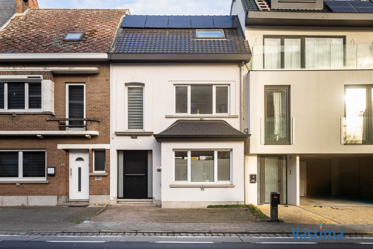 Instapklare, lichtrijke én gerenoveerde gezinswoning - foto 1