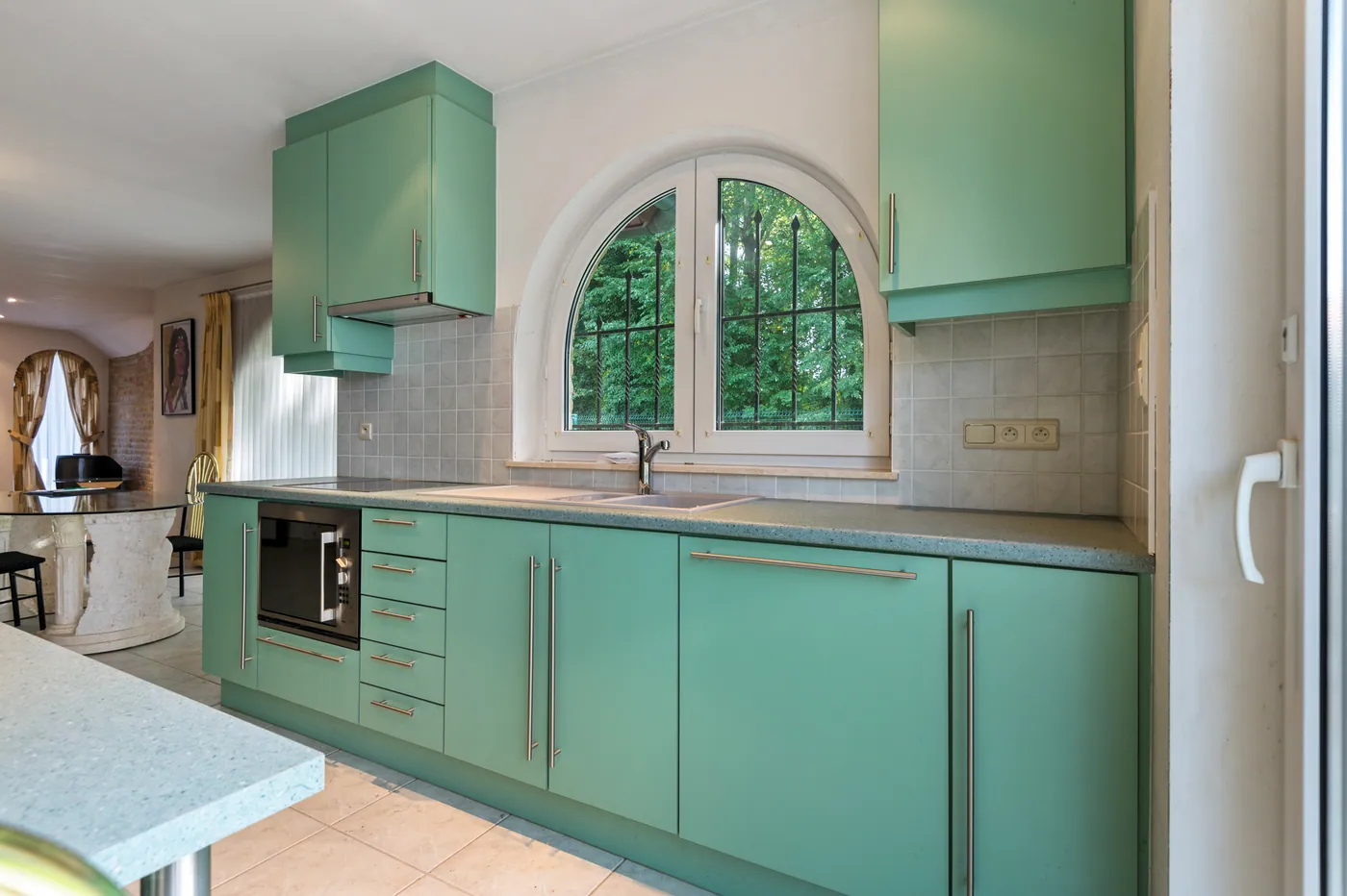 Vrijstaande woning met 2 slaapkamers, inpandige garage en tuin te Wijnegem! - foto 4