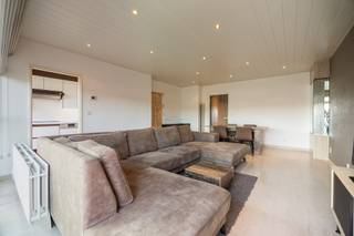 Dit appartement, gelegen op de derde verdieping, biedt een aangename woonervaring in het centrum van Hemiksem. Je woont in een rustige buurt,...