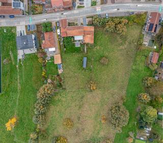 Deze bouwgrond van 7a62 voor een halfopen bebouwing is gelegen in een rustige en landelijke omgeving en vormt een ideale locatie voor het...