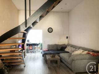 <p>Gezellige woning te huur in hartje Herentals!</p><p>De indeling:</p><p>° inkomhal<br />° leefruimte met eetplaats<br />° uitgeruste keuken<br />° 2 volwaardige slaapkamers<br />° badkamer met inloopdouche en toilet<br />° stockage zolder<br />° gezellige tuin met terras en berging<br />° veel parkeergelegenheid in de straat</p><p><br />De woning bevindt zich midden in het centrum waardoor je op wandelafstand bij winkels en openbaar vervoer bent.</p><p>Vrij vanaf: 01/08/2026</p><p>Wil jij hier graag je nieuwe thuis? Klik dan op de knop 'Ik wil een bezoek'</p><p>EPC: ... UC: ...</p>