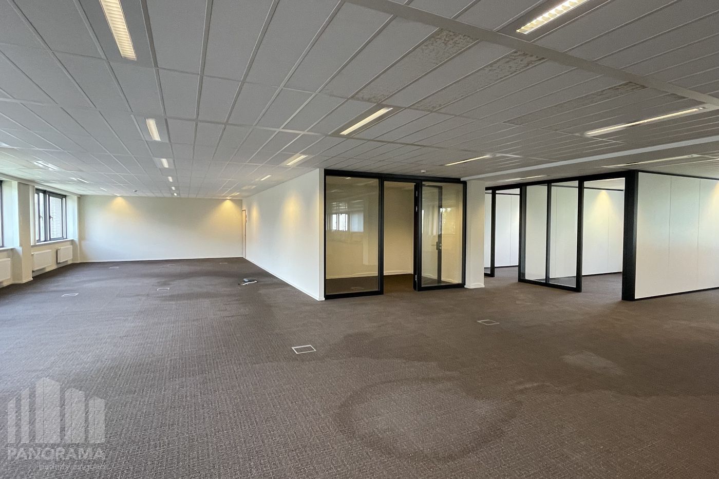 Lichtrijke ruime kantoorruimte met open indeling in het hart van Brugge - foto 5