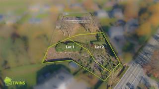 BOUWGRONDEN VOOR OPEN BEBOUWING TE HAMME Ontdek deze prachtige bouwgronden voor open bebouwing, ideaal gelegen in een groene en rustige omgeving, en...