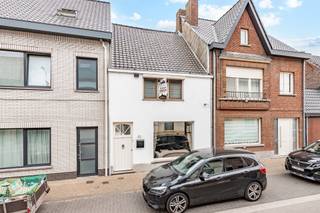 Welkom in de Driesstraat, gelegen in het hart van het gezellige Merelbeke-Melle. Deze instapklare woning met 2 slaapkamers is de perfecte thuis...