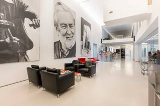 Luxueuze moderne polyvalente ruimte ca. 800m2 gelegen op het trendy Zuid in Residentie Hoopnatie, met zicht op de Scheldekaaien naast het Museum...