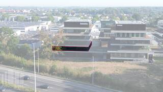 Bent u op zoek naar een unieke kantoorruimte op een toplocatie met onmiddellijke verbinding naar belangrijke snelwegen? Dan is deze kantoorruimte van 584 m² op de 1ste verdieping van de innovatieve en hypermoderne bedrijvencampus 'O-Forty' precies wat u zoekt. Gelegen naast op- en afrit 9 Oostkamp én met visibiliteit langs de E40 biedt deze ruimte een uitstekende bereikbaarheid.<br />
<br />
De kantoren zijn bemeubeld en volledig ingericht. U kunt ook gebruik maken van de gemeenschappelijke refter/ontspanningsruimte en extra vergadermogelijkheden (en seminarie ruimtes) in toren 'B'. <br />
<br />
Deze bedrijvencampus biedt nog vele andere voordelen, zoals een event space, coworking space, foodbar, fitness, padel, badgesysteem, pakjesmuur en ruime boven en ondergrondse parkeermogelijkheden. Onmiddellijk beschikbaar!<br />
<br />
EPC: 20260731-0020085613-NR-1<br />
<br />
Neem contact op met PANORAMA B2B voor bijkomende inlichtingen, plannen of een vrijblijvend plaatsbezoek via 0479 70 70 73.