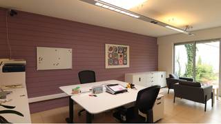 Kantoor met 2 bureelruimtes, ideaal gelegen in het centrum van Loppem.Dit pand met zeer goede visibiliteit is centraal gelegen langs een drukke...