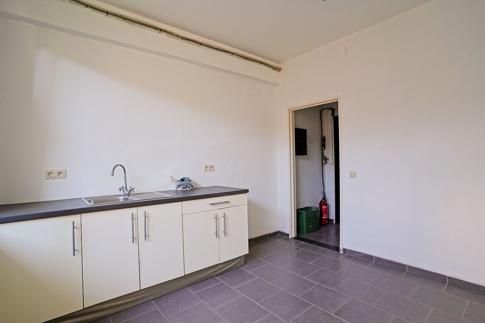 Uitstekend gelegen handelspand in het centrum van Kruibeke - photo 3