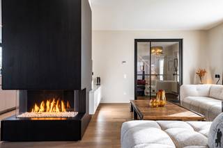 Charmante, gerenoveerde villa met 4 slaapkamers op een ruim perceel van 1.389 m²Deze charmante en smaakvol gerenoveerde woning bevindt zich op een...