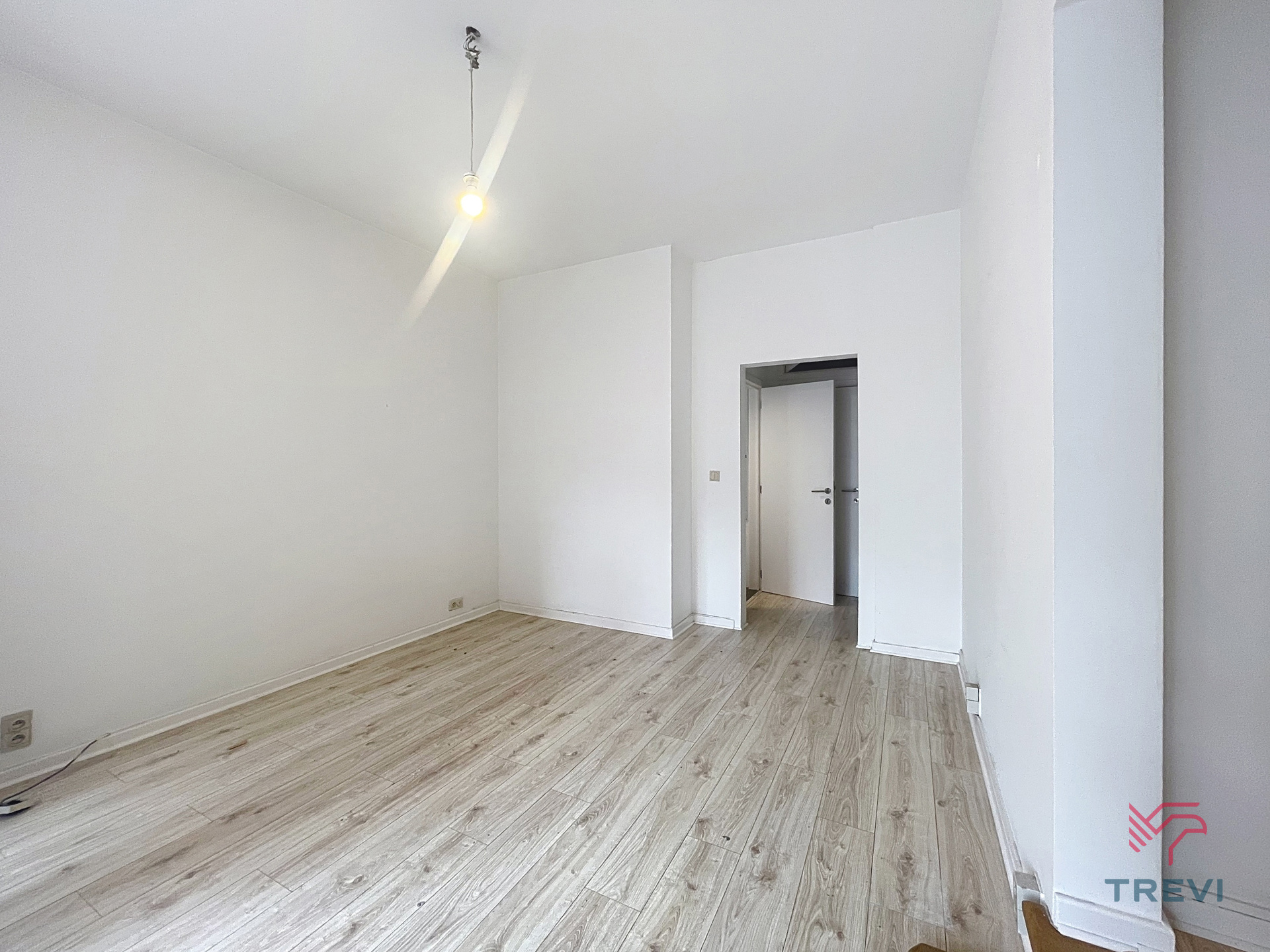 Ruime studio vlak bij Stéphanie - foto 4