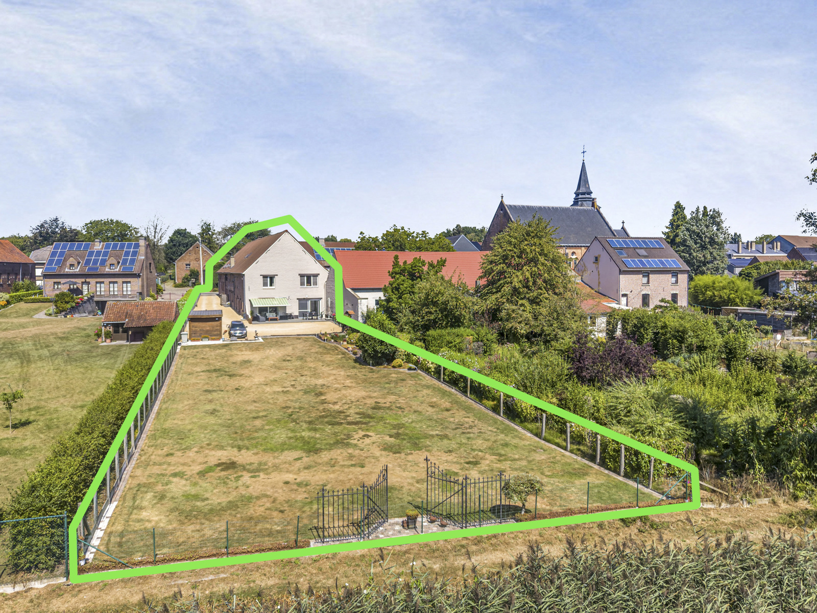 Ruime karakterwoning met 6 kamers, 3 badkamers en tuin - foto 1