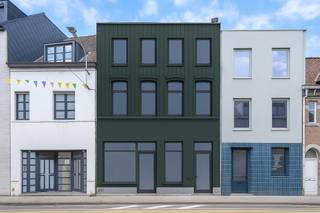 Aan de Doorniksesteenweg in Avelgem vindt u dit gebouw dat gestript werd en klaar is voor heropbouw. Er was een vergunning voor één handelsruimte...